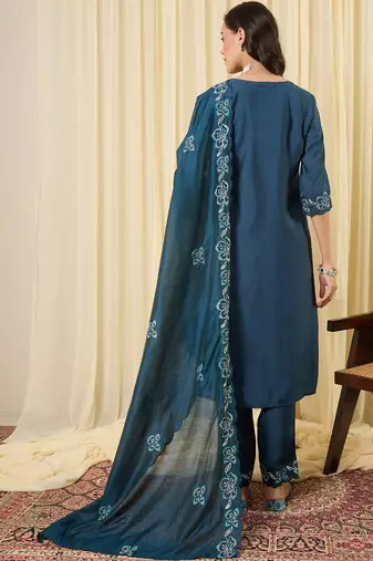 Women Floral Embroidered Regular Thread Work Kurta with Trousers & With Dupatta