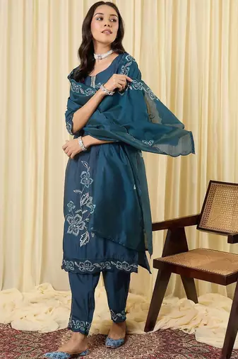 Women Floral Embroidered Regular Thread Work Kurta with Trousers & With Dupatta