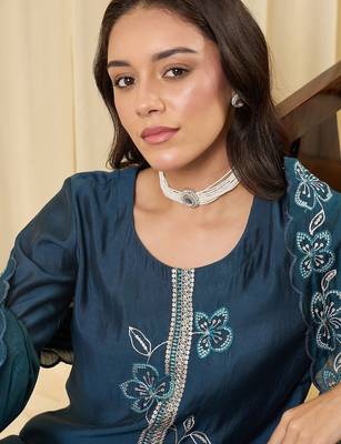 Women Floral Embroidered Regular Thread Work Kurta with Trousers & With Dupatta 6