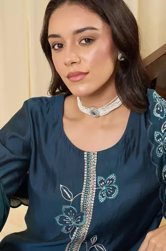 Women Floral Embroidered Regular Thread Work Kurta with Trousers & With Dupatta