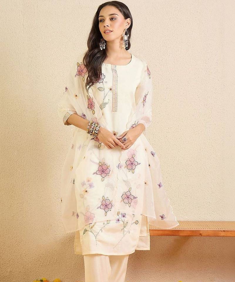 Women Floral Embroidered Regular Thread Work Kurta with Trousers & With Dupatta