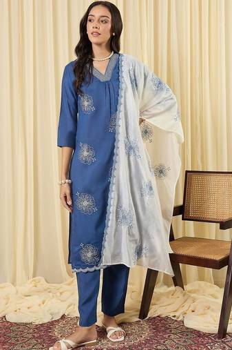 Women Floral Embroidered Regular Thread Work Kurta with Trousers & With Dupatta