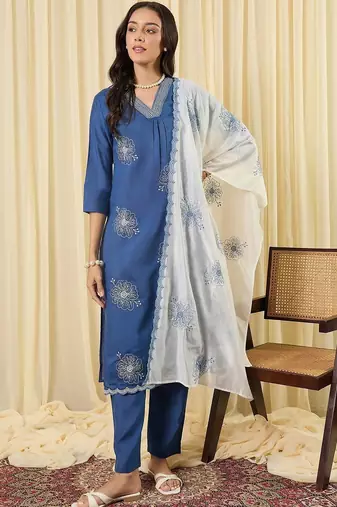 Women Floral Embroidered Regular Thread Work Kurta with Trousers & With Dupatta