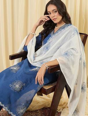 Women Floral Embroidered Regular Thread Work Kurta with Trousers & With Dupatta 2