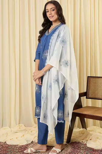 Women Floral Embroidered Regular Thread Work Kurta with Trousers & With Dupatta
