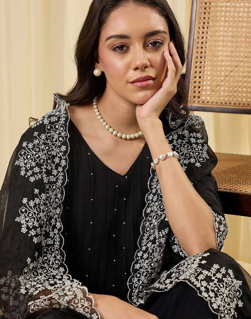 Women Ethnic Motifs Embroidered Regular Thread Work Kurta with Trousers & With Dupatta