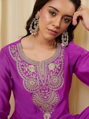 Women Ethnic Motifs Embroidered Regular Thread Work Kurta with Trousers 6