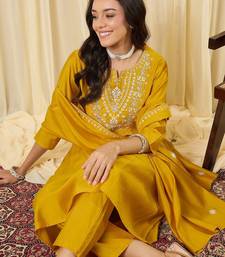 Women Ethnic Motifs Embroidered Empire Thread Work Kurta with Trousers & With Dupatta