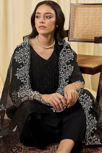 Women Ethnic Motifs Embroidered Pleated Thread Work Kurta with Trousers & With Dupatta