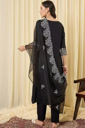 Women Ethnic Motifs Embroidered Pleated Thread Work Kurta with Trousers & With Dupatta