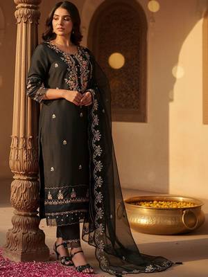 Women Floral Embroidered Regular Thread Work Kurta with Trousers & With Dupatta 1