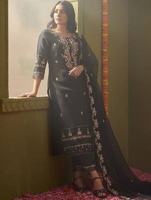 Women Floral Embroidered Regular Thread Work Kurta with Trousers & With Dupatta 2
