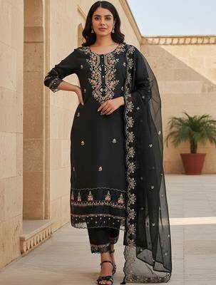 Women Floral Embroidered Regular Thread Work Kurta with Trousers & With Dupatta 4