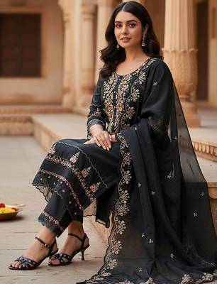 Women Floral Embroidered Regular Thread Work Kurta with Trousers & With Dupatta 6