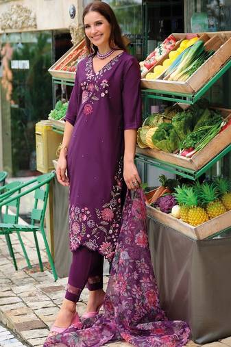 Women Floral Embroidered Regular Thread Work Liva Kurta with Trousers & With Dupatta