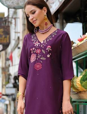 Women Floral Embroidered Regular Thread Work Liva Kurta with Trousers & With Dupatta 2