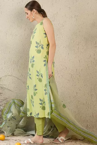 Women Floral Printed Regular Pure Cotton Kurta with Trousers & With Dupatta