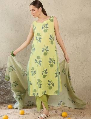 Women Floral Printed Regular Pure Cotton Kurta with Trousers & With Dupatta 4