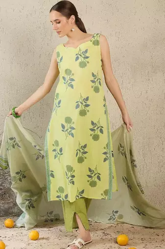 Women Floral Printed Regular Pure Cotton Kurta with Trousers & With Dupatta