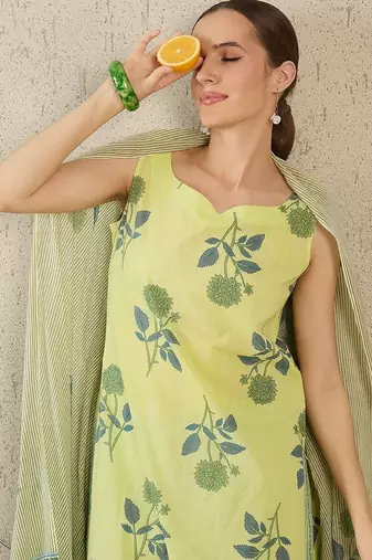 Women Floral Printed Regular Pure Cotton Kurta with Trousers & With Dupatta