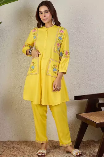 Floral Embroidered Regular Thread Work Kurta With Trousers
