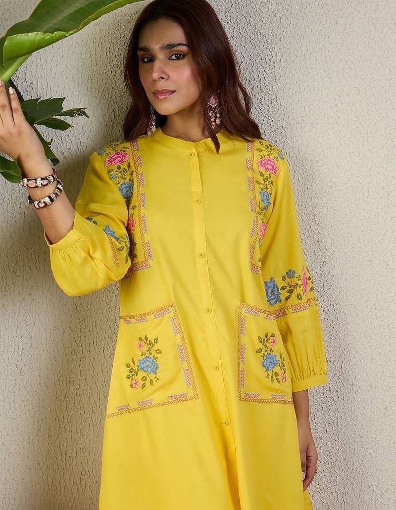 Floral Embroidered Regular Thread Work Kurta With Trousers