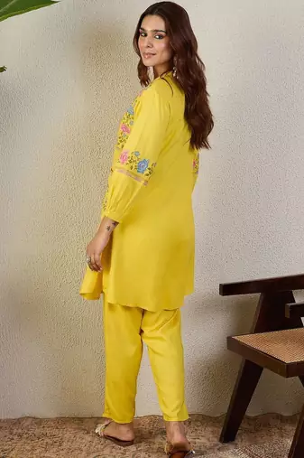 Floral Embroidered Regular Thread Work Kurta With Trousers