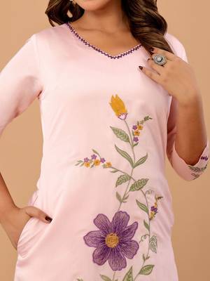 Women Floral Embroidered Regular Thread Work Kurta with Trousers 5