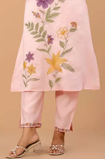 Women Floral Embroidered Regular Thread Work Kurta with Trousers