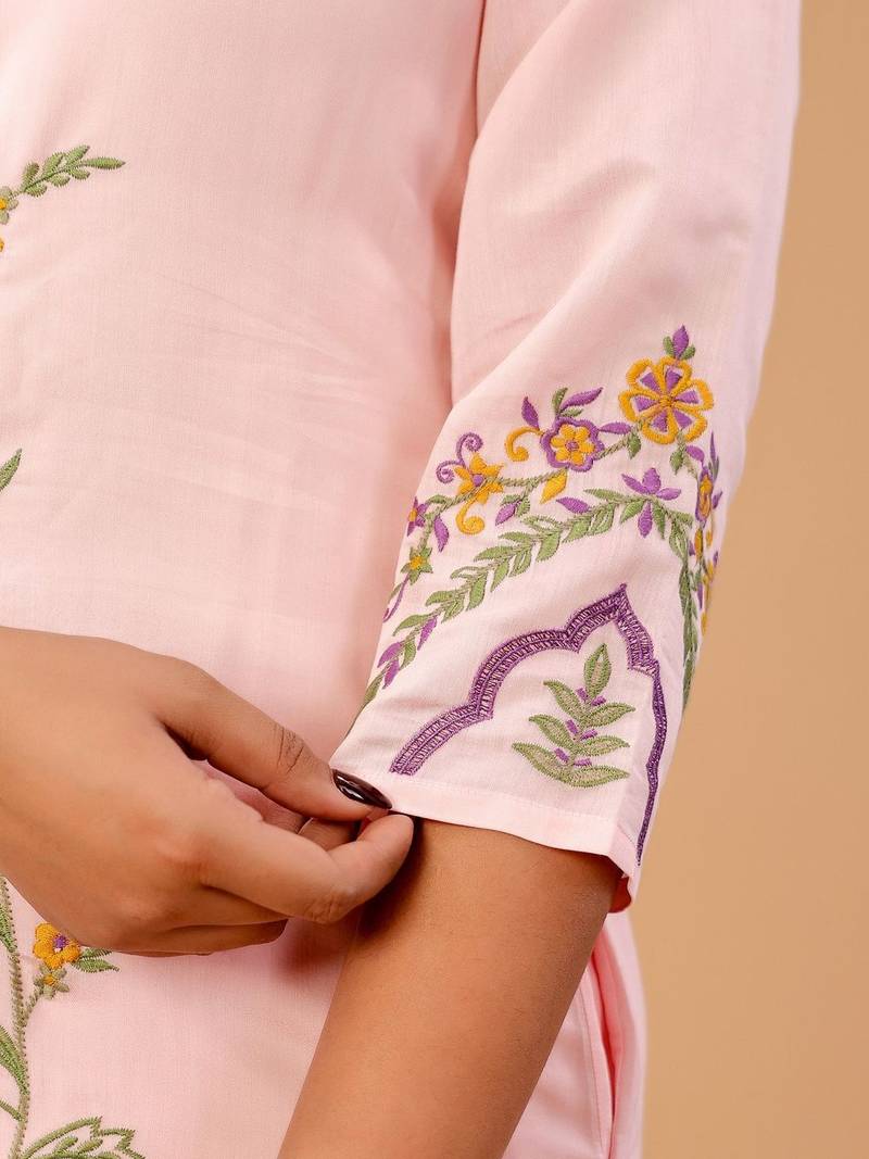 Women Floral Embroidered Regular Thread Work Kurta with Trousers