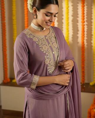 Floral Embroidered Thread Work Straight Kurta With Trouser & Dupatta 1