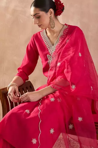 Ethnic Motifs Embroidered Thread Work Straight Kurta With Trousers & Dupatta