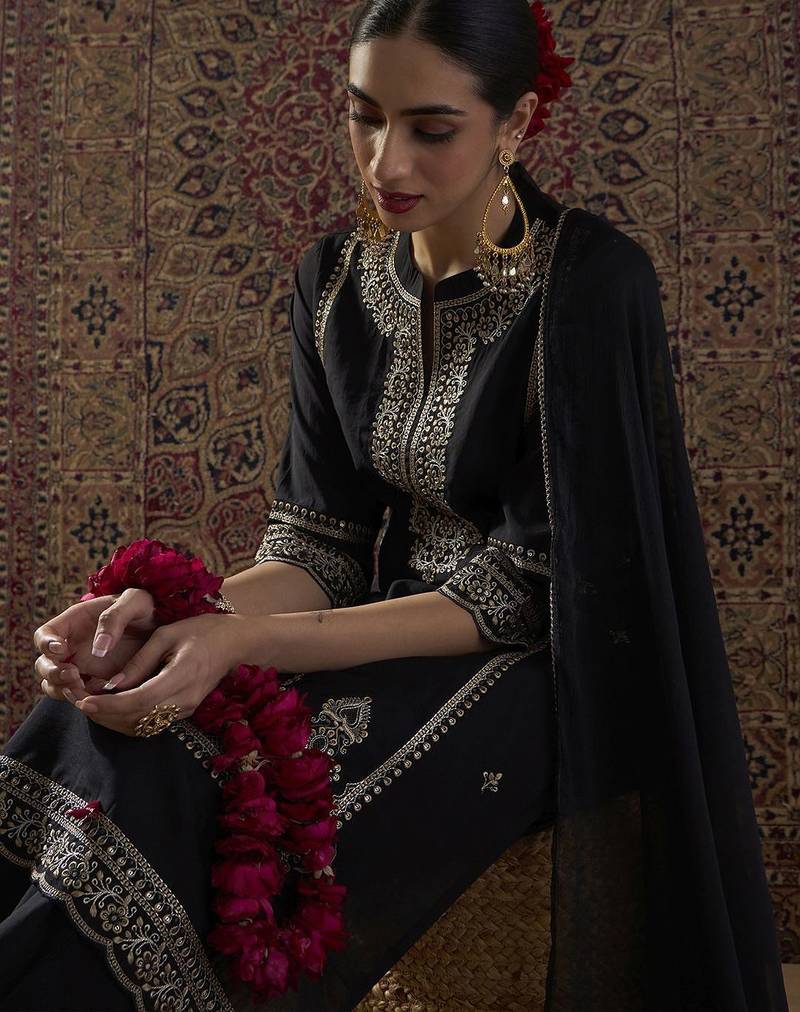 Ethnic Motifs Embroidered Mandarin Collar Straight Kurta & Trousers With Dupatta