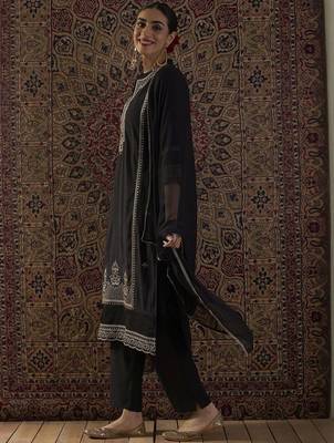 Ethnic Motifs Embroidered Mandarin Collar Straight Kurta & Trousers With Dupatta 4