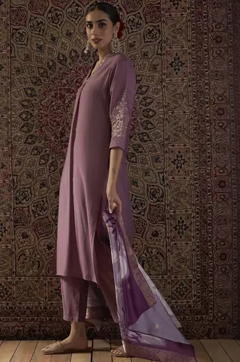 Floral Embroidered Regular Thread Work Straight Kurta With Trousers & Dupatta
