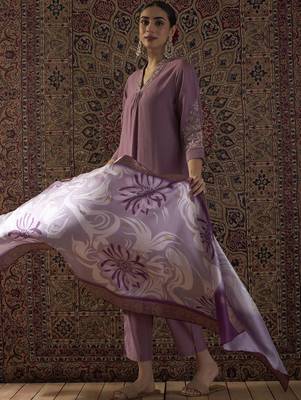 Floral Embroidered Regular Thread Work Straight Kurta With Trousers & Dupatta 3