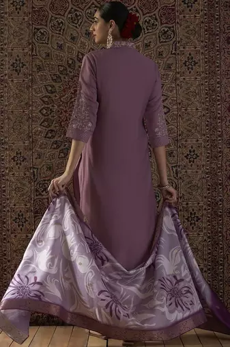 Floral Embroidered Regular Thread Work Straight Kurta With Trousers & Dupatta