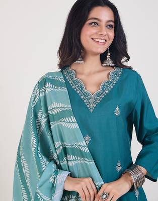 Ethnic Motifs Embroidered V-Neck Thread Work Kurta & Trousers With Dupatta 1