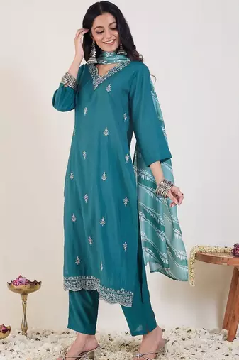 Ethnic Motifs Embroidered V-Neck Thread Work Kurta & Trousers With Dupatta