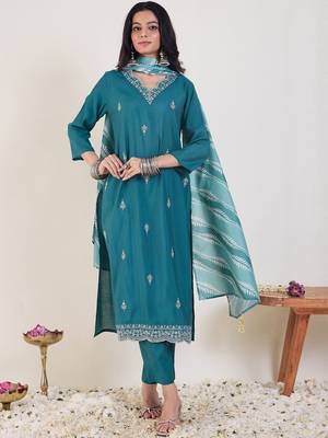 Ethnic Motifs Embroidered V-Neck Thread Work Kurta & Trousers With Dupatta 4