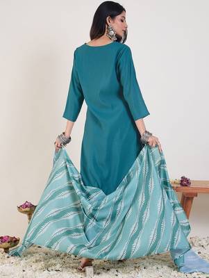 Ethnic Motifs Embroidered V-Neck Thread Work Kurta & Trousers With Dupatta 5