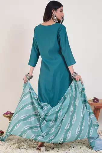 Ethnic Motifs Embroidered V-Neck Thread Work Kurta & Trousers With Dupatta