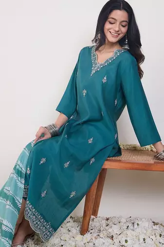 Ethnic Motifs Embroidered V-Neck Thread Work Kurta & Trousers With Dupatta