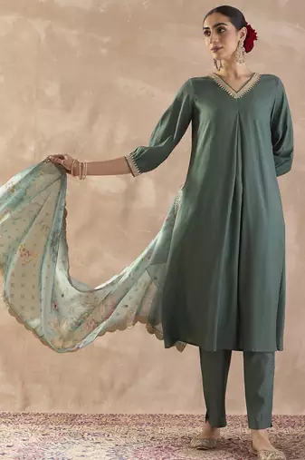 V-Neck Pleated Thread Work Straight Kurta With Trouser & Dupatta