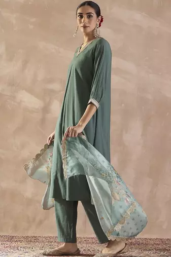 V-Neck Pleated Thread Work Straight Kurta With Trouser & Dupatta