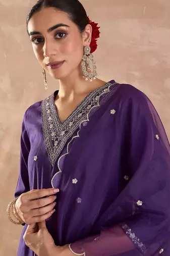 Ethnic Motifs Embroidered Regular Thread Work Kurta With Trousers & Dupatta