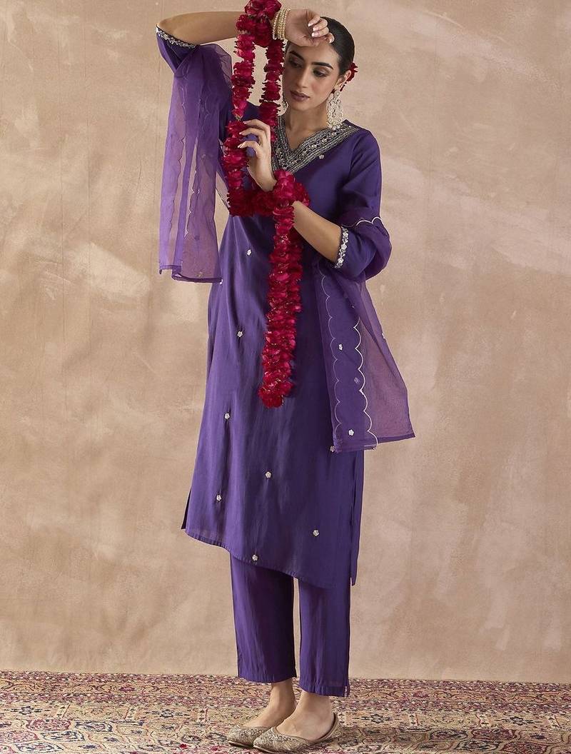 Ethnic Motifs Embroidered Regular Thread Work Kurta With Trousers & Dupatta