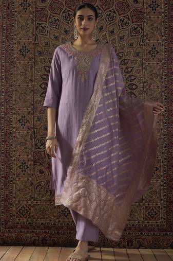 Ethnic Motifs Embroidered Round Neck Thread Work Kurta With Trousers & Dupatta