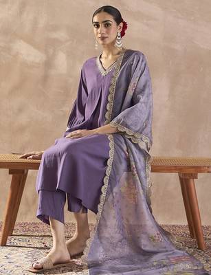 Regular Thread Work V Neck Kurta With Trousers & Dupatta 1