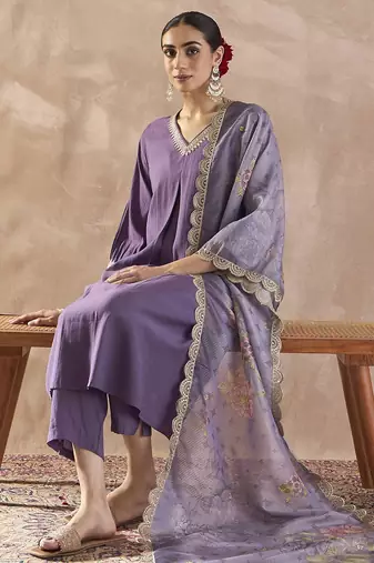 Regular Thread Work V Neck Kurta With Trousers & Dupatta